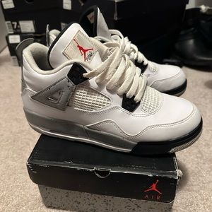 Retro Jordan cement 4’s